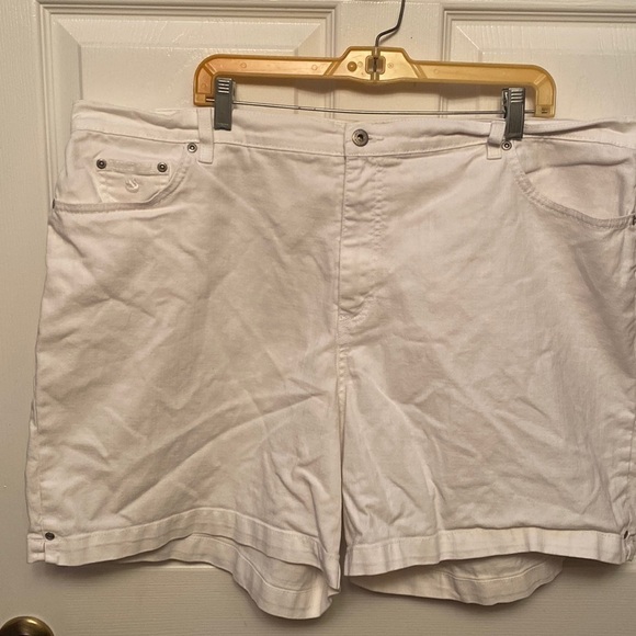 Womens Gloria Vanderbilt solid white jean shorts plus size 24W - Picture 1 of 3